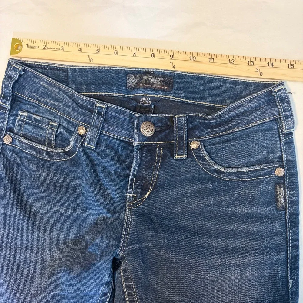 Silver Jeans Co Aiko Capri Dark Wash Denim Embroidered Pocket Jeans Womens 29